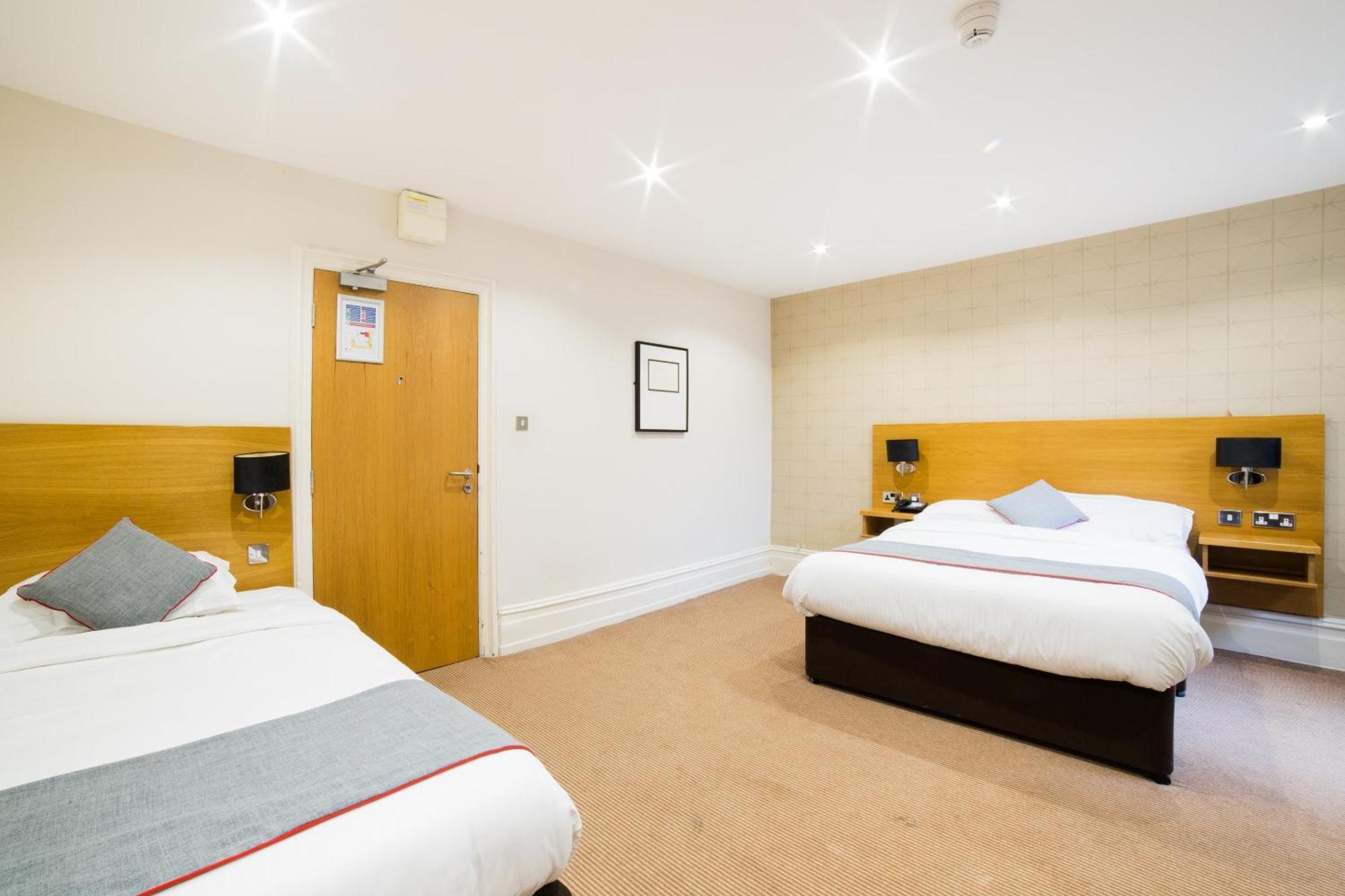 Oyo Imperial Hotel 3*