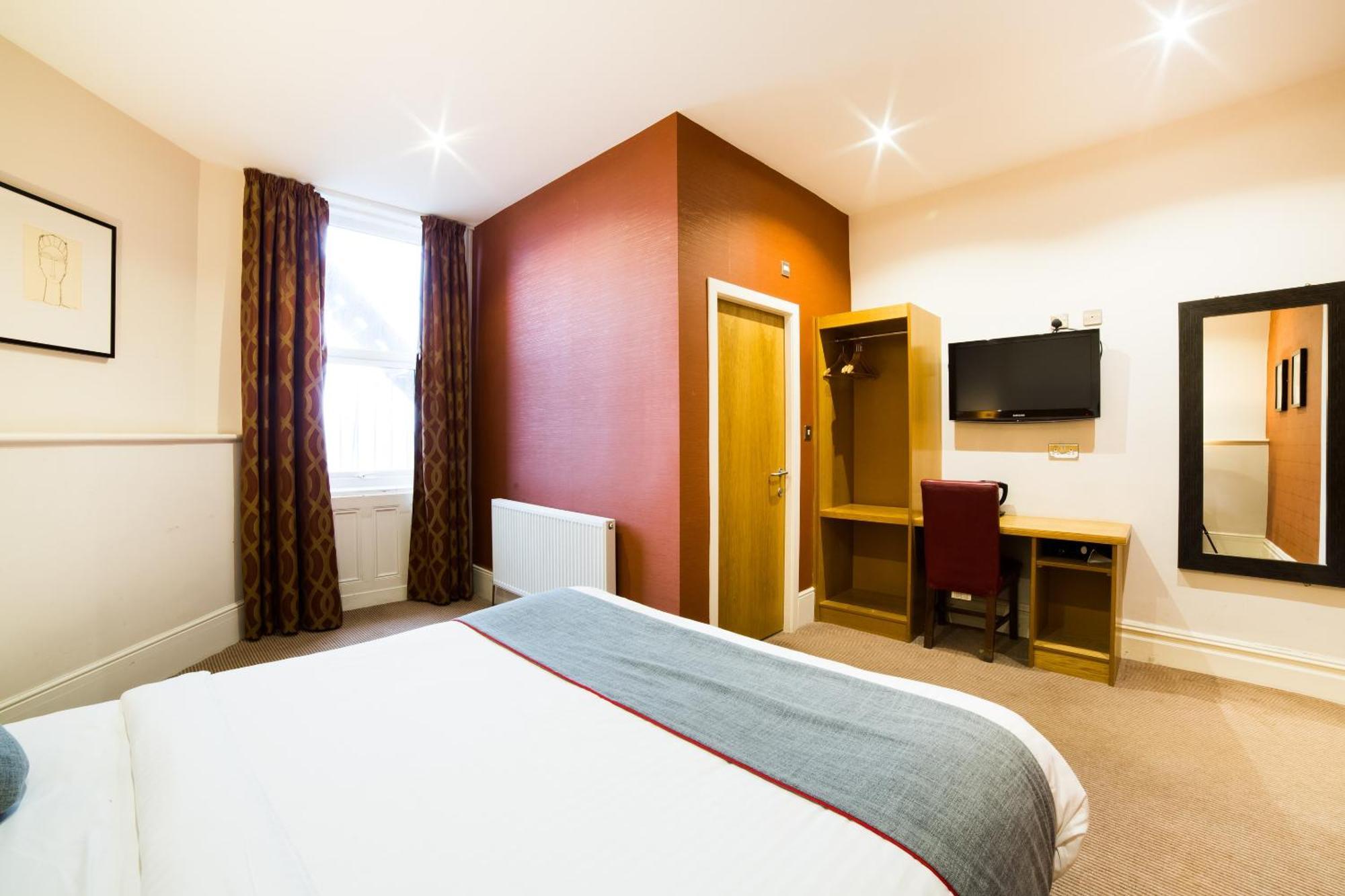 Hotel Oyo Imperial 3*
