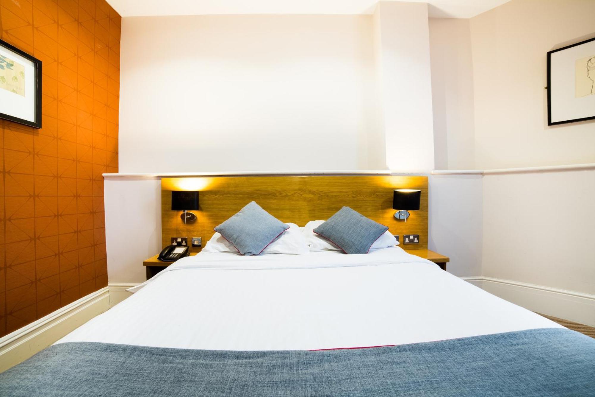 Oyo Imperial Hotel 3*